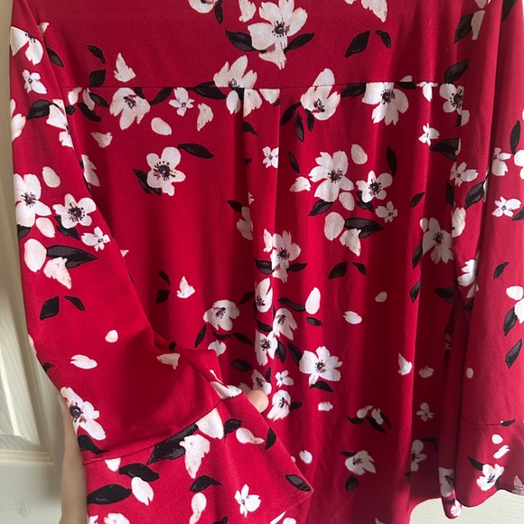 Elle Red 3/4 Sleeve Relaxed Blouse - Picture 2 of 3